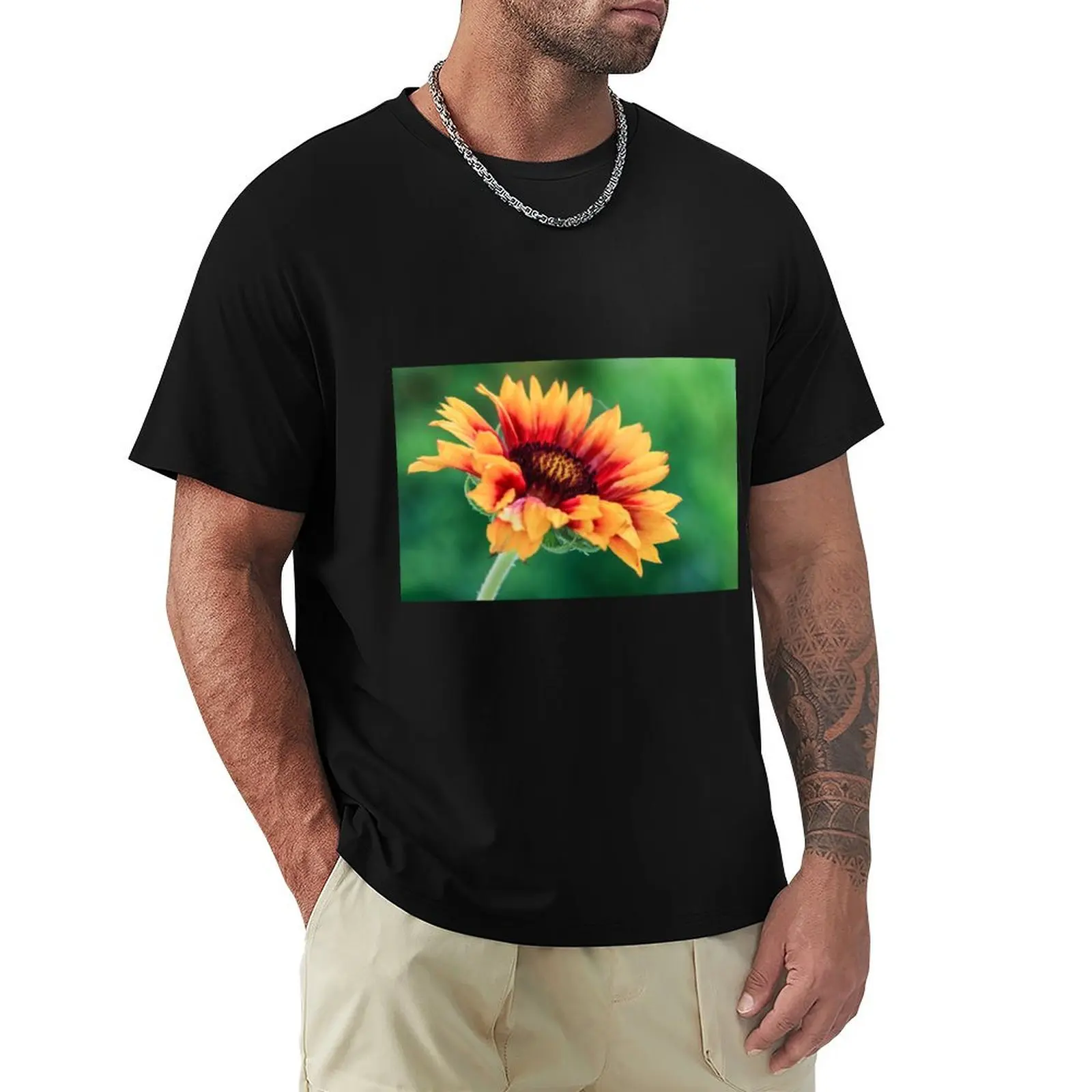 Gaillardia en floración. Camiseta con estampado animal para hombre, camisa con diseño personalizado, tus propios hijos
