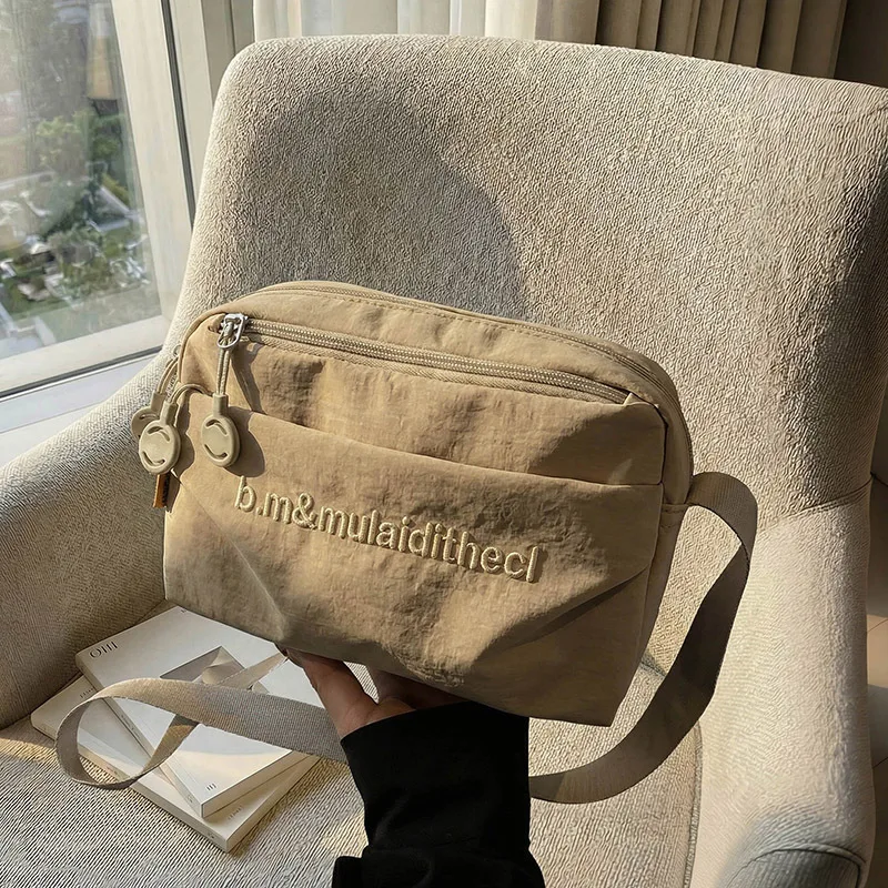 

Новые женские сумки через плечо, летние, цвета макарон, с вышивкой, маленькая квадратная сумка, модная и универсальная сумка для повседневного использования.