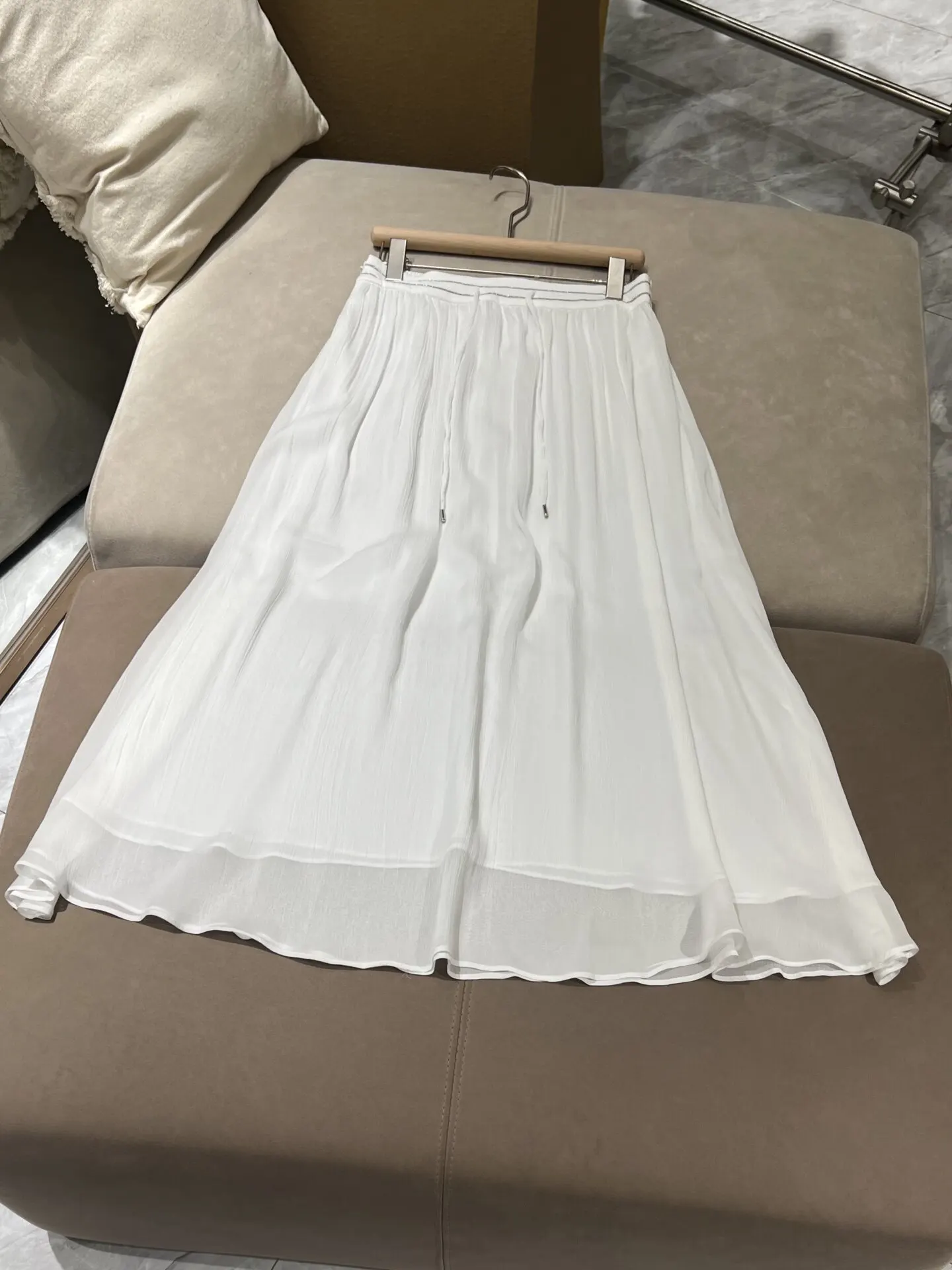 2026 Spring/Summer New Women'S Mulberry Silk Midi Skirt - Stylish, Versatile, And Elegant