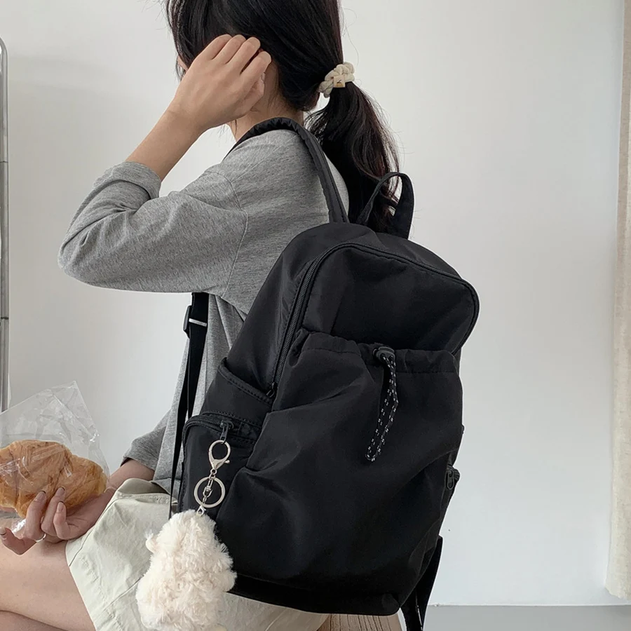 Mochila Coreana de gran capacidad para niñas, bolso de hombro plisado de nailon, mochila de viaje de color sólido, mochila negra