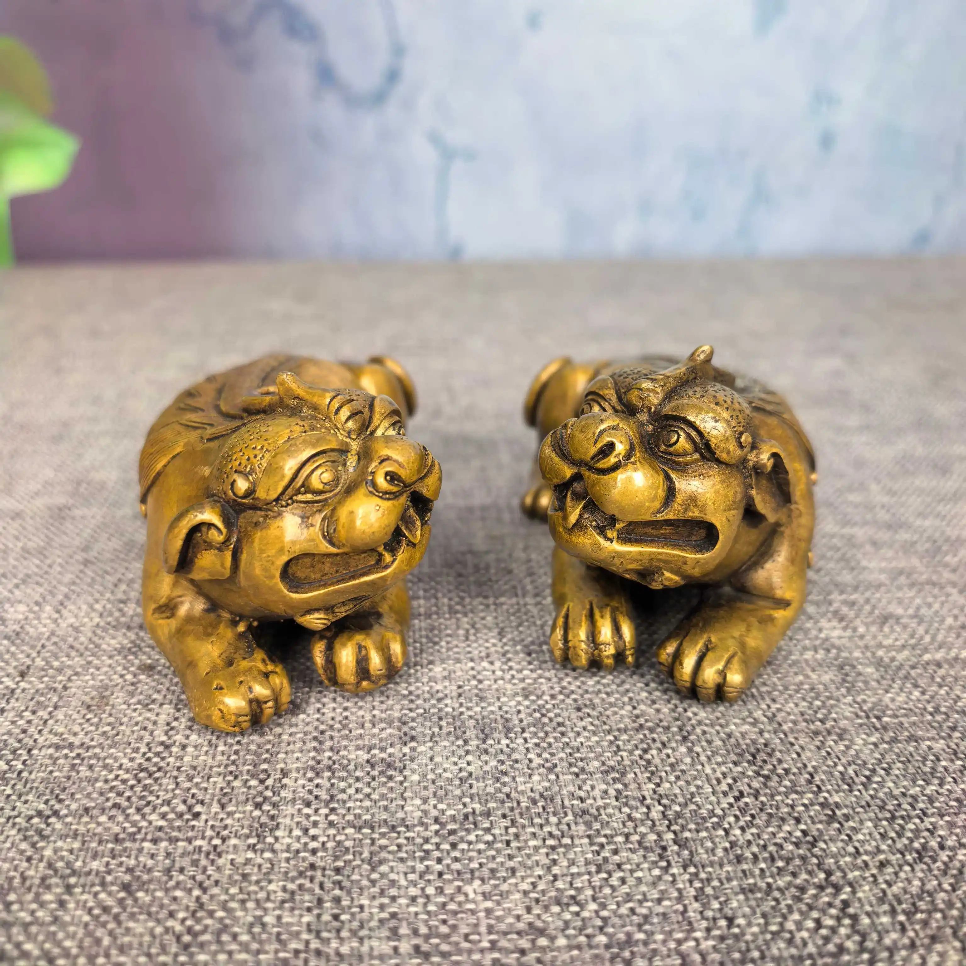 Old Brass Pixiu Statue a pair Town house Divine Beast Statue palm-sized ornament screen Study desktop Amass wealth Ornaments