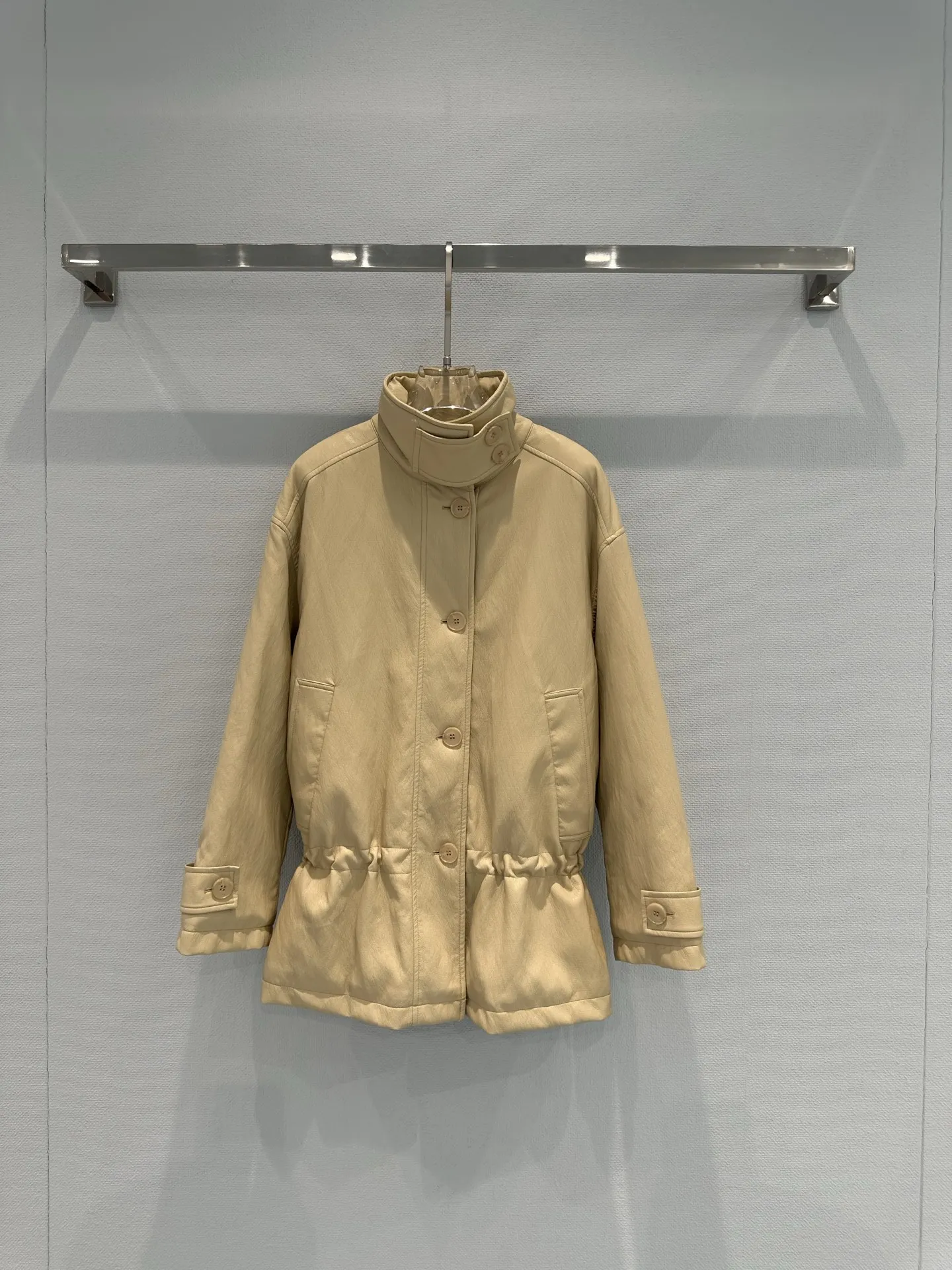 Nueva chaqueta de plumón versátil a prueba de viento con cuello levantado a la moda para actividades al aire libre de otoño e invierno para mujer