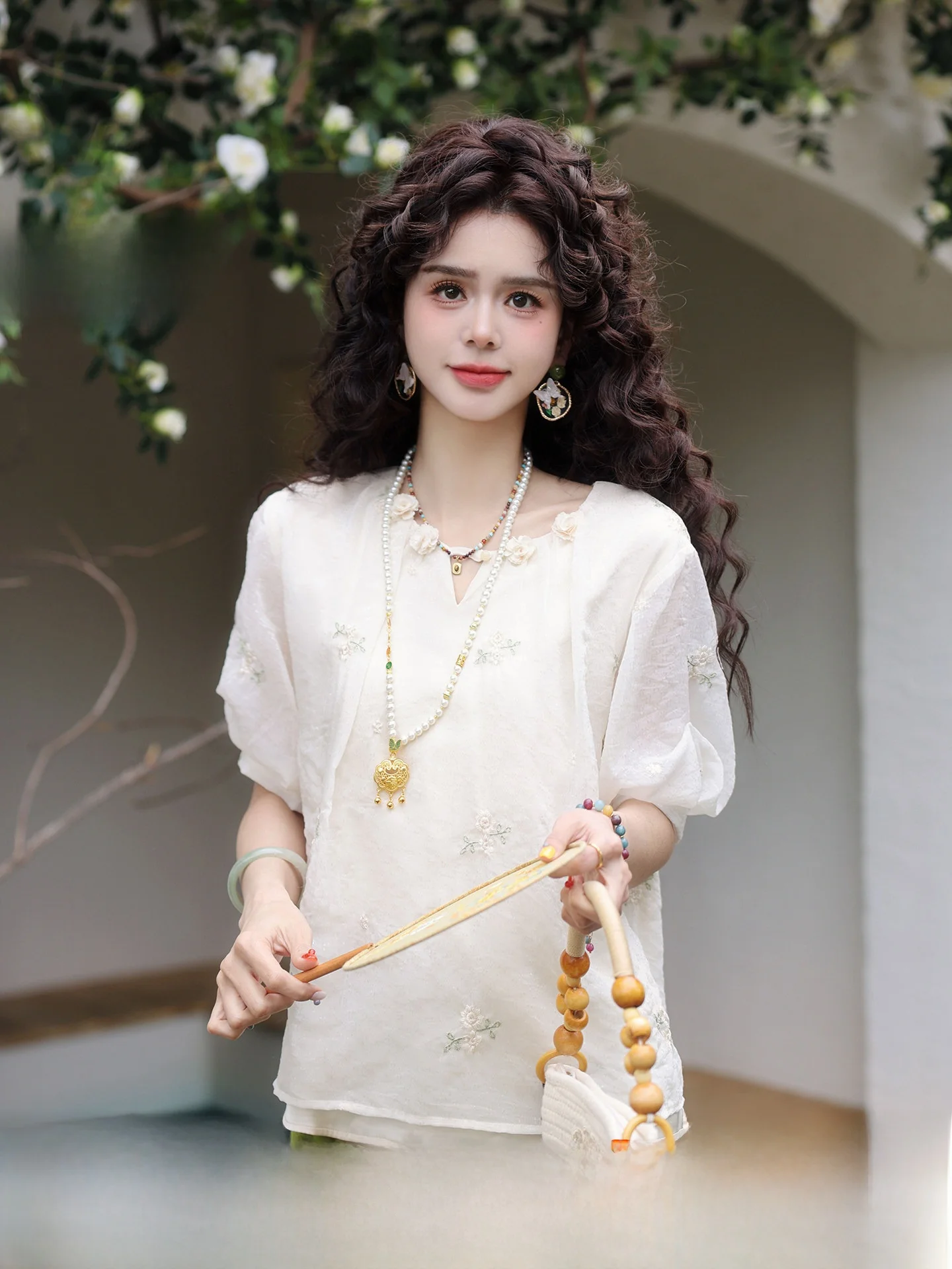 

Женская блузка Chen Jiajie New Moon Hook с 3D-вышивкой цветов, короткий рукав, уникальный красивый топ из смесового полиэстера и спандекса
