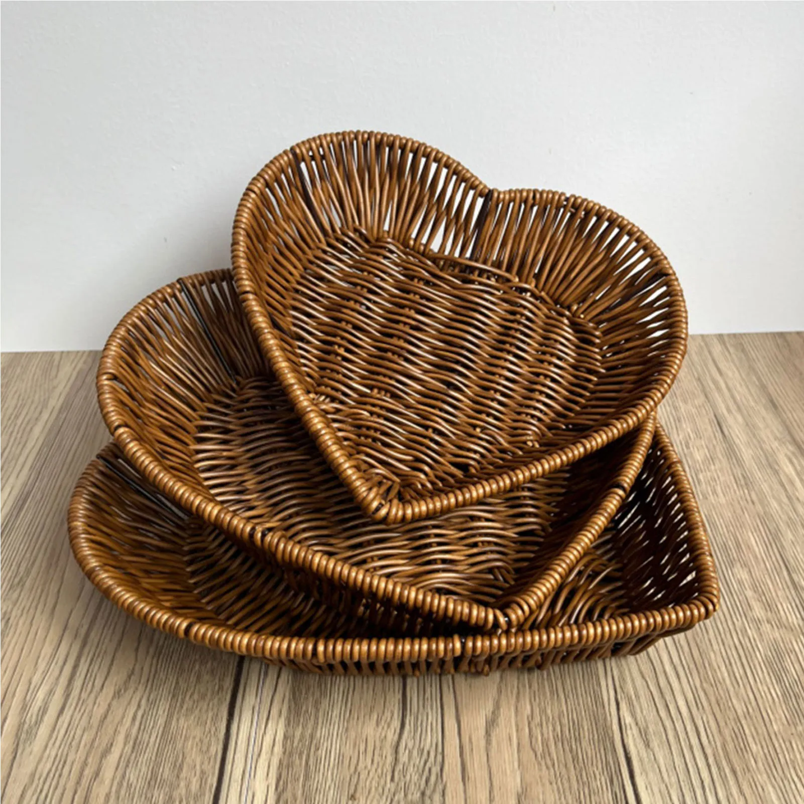 

Simulated Rattan Weaving Basket Heart Shape Serving Storage Bowls Vegetable and Fruit Basket Home Kitchen Storage Supplies