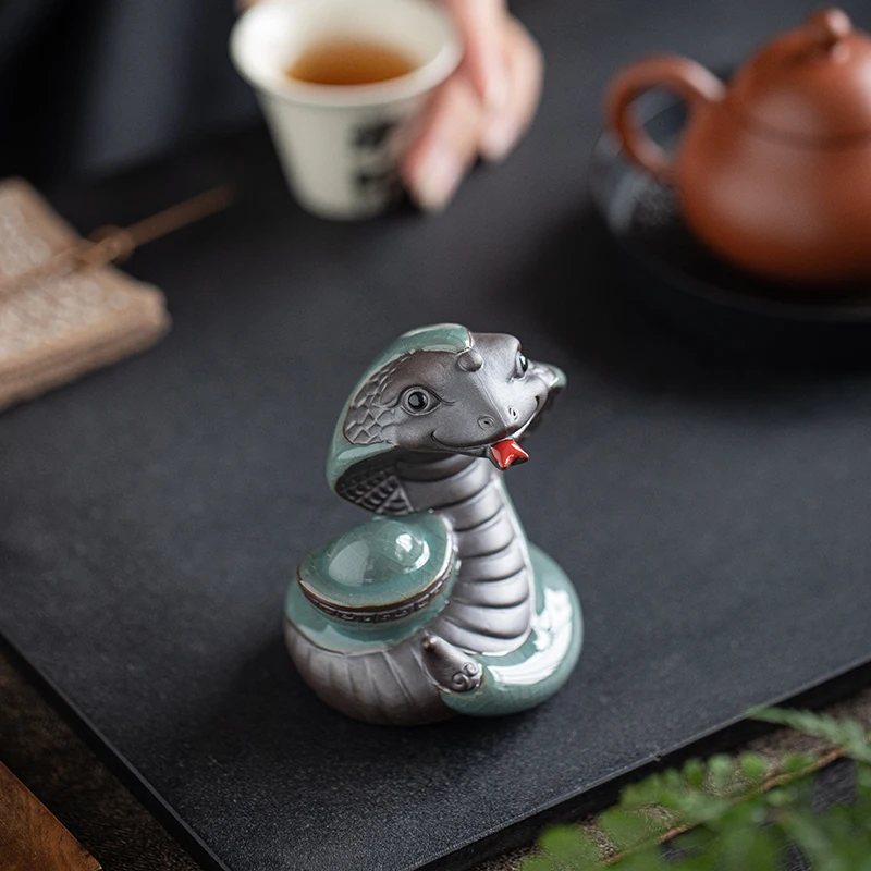 Creative ceramic zodiac snake tea pet ornament boutique can raise lucky tea play cover set Year of the Snake mascot decoration