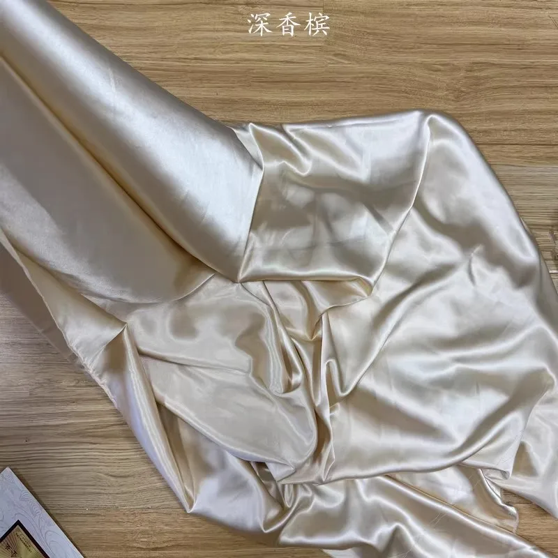 Kain satin lembut halus mengkilap warna champagne untuk menjahit gaun malam, kemeja tidur, DIY tekstil rumah