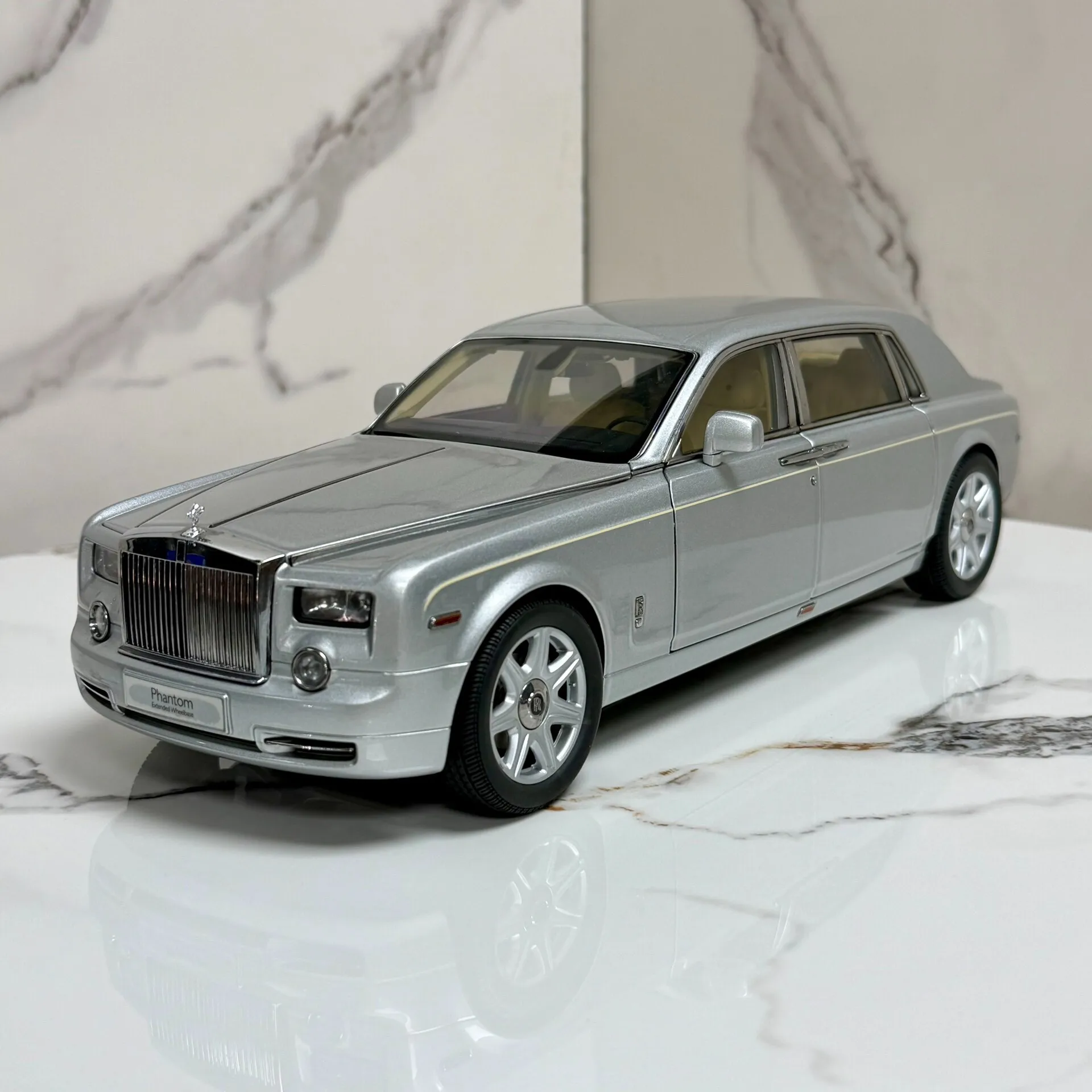Kyosho 1:18 Rolls Phantom Extended Wheelbase Silver Simulation Limited Edition All Open Alloy Metal Static Car Model Toy Gift