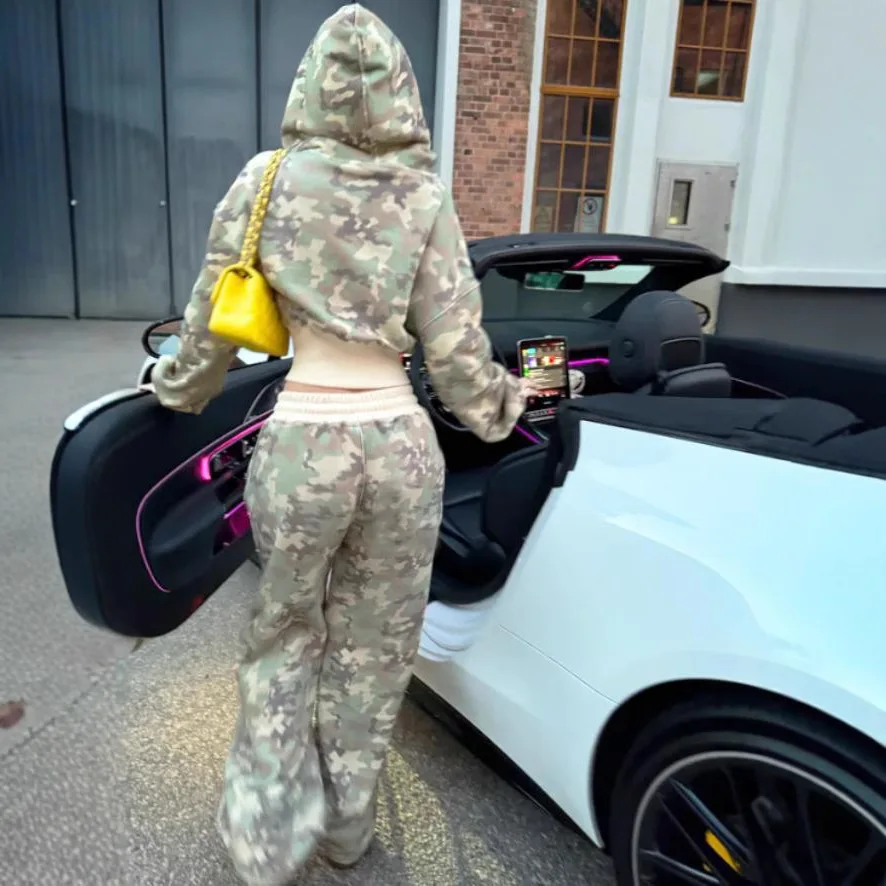 ملابس نسائية أوروبية وأمريكية جديدة لعام 2025 سترة مموهة متفجرة بأكمام طويلة تناسب النساء