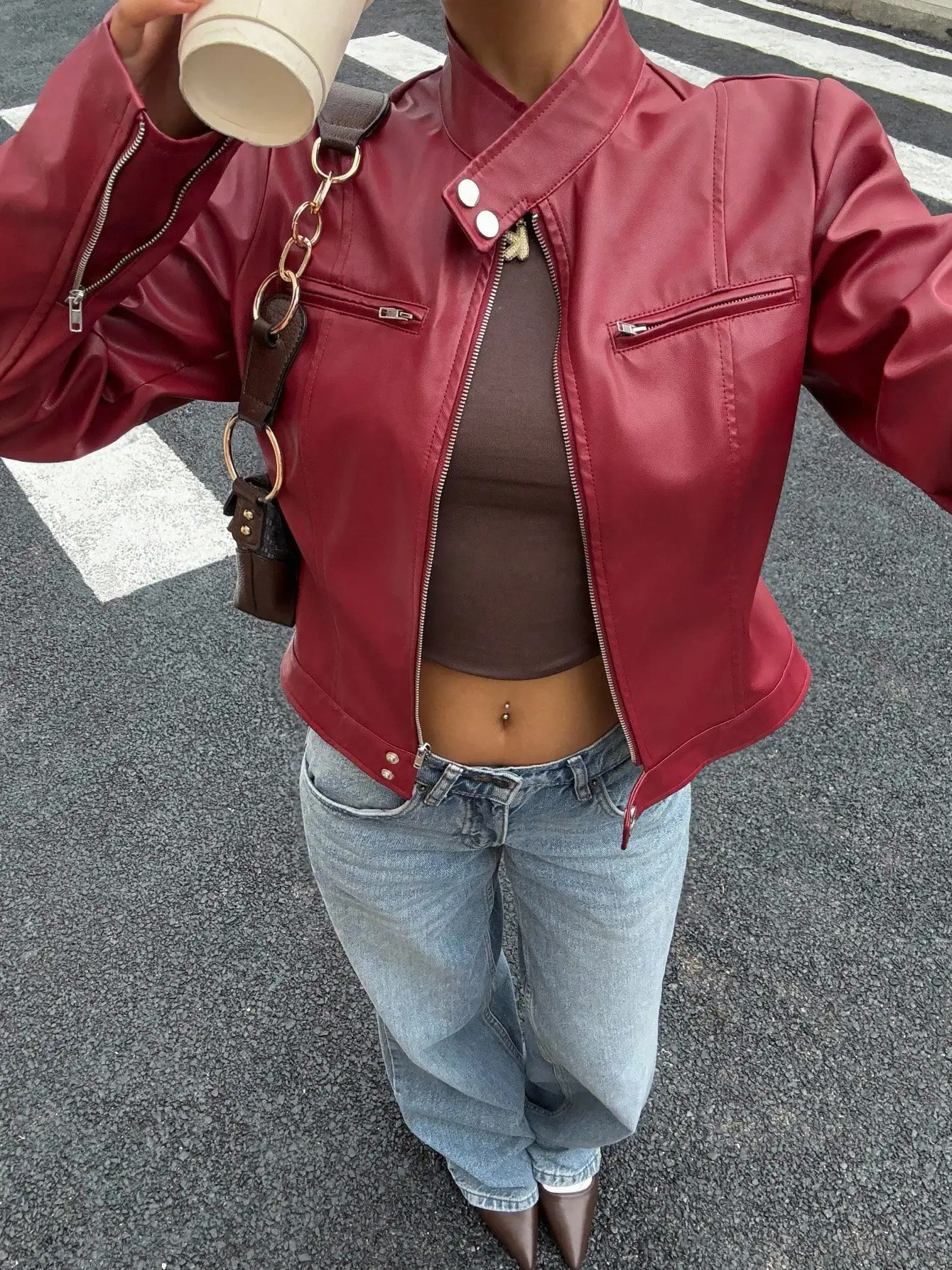 

Женская укороченная мотокуртка из красной искусственной кожи с карманами на молнии, уличный стиль, осенне-зимняя верхняя одежда