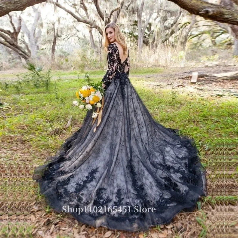 Vestido de novia gótico negro con cuello en V, vestidos de novia Sexy sin espalda, línea A, mangas largas de encaje, vestido de novia de campo de ceremonia, tren de barrido