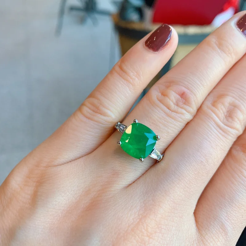 

New Ring Square Emerald Ba Cai Jewelry Ring