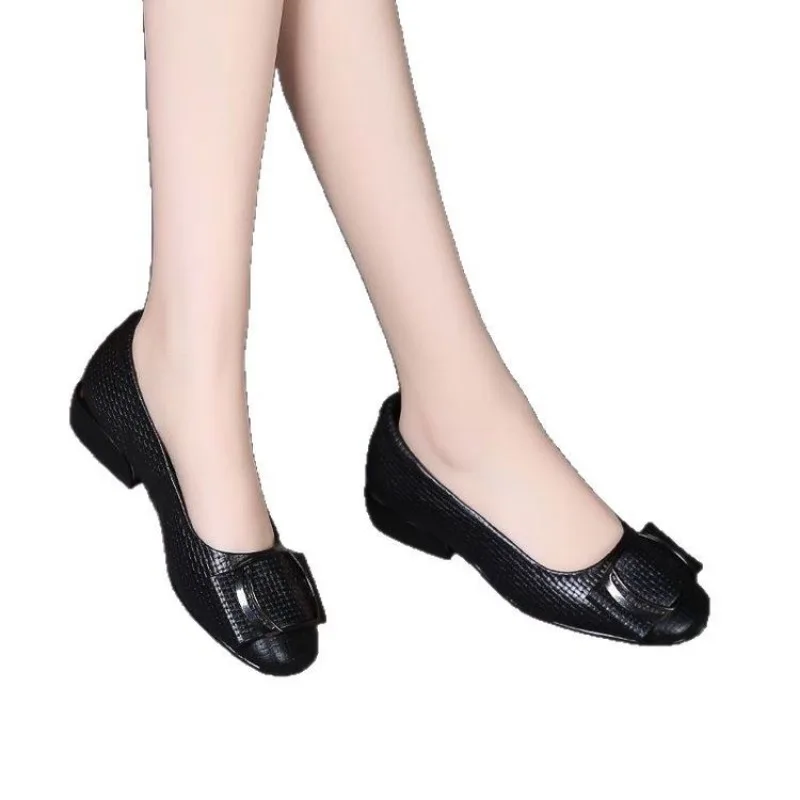 مصمم امرأة أحذية مكتب أحمر الربيع الانزلاق على كعب مربع حذاء كاجوال سيدة مضخات موضة أنيقة النساء حذاء sandalias de mujer