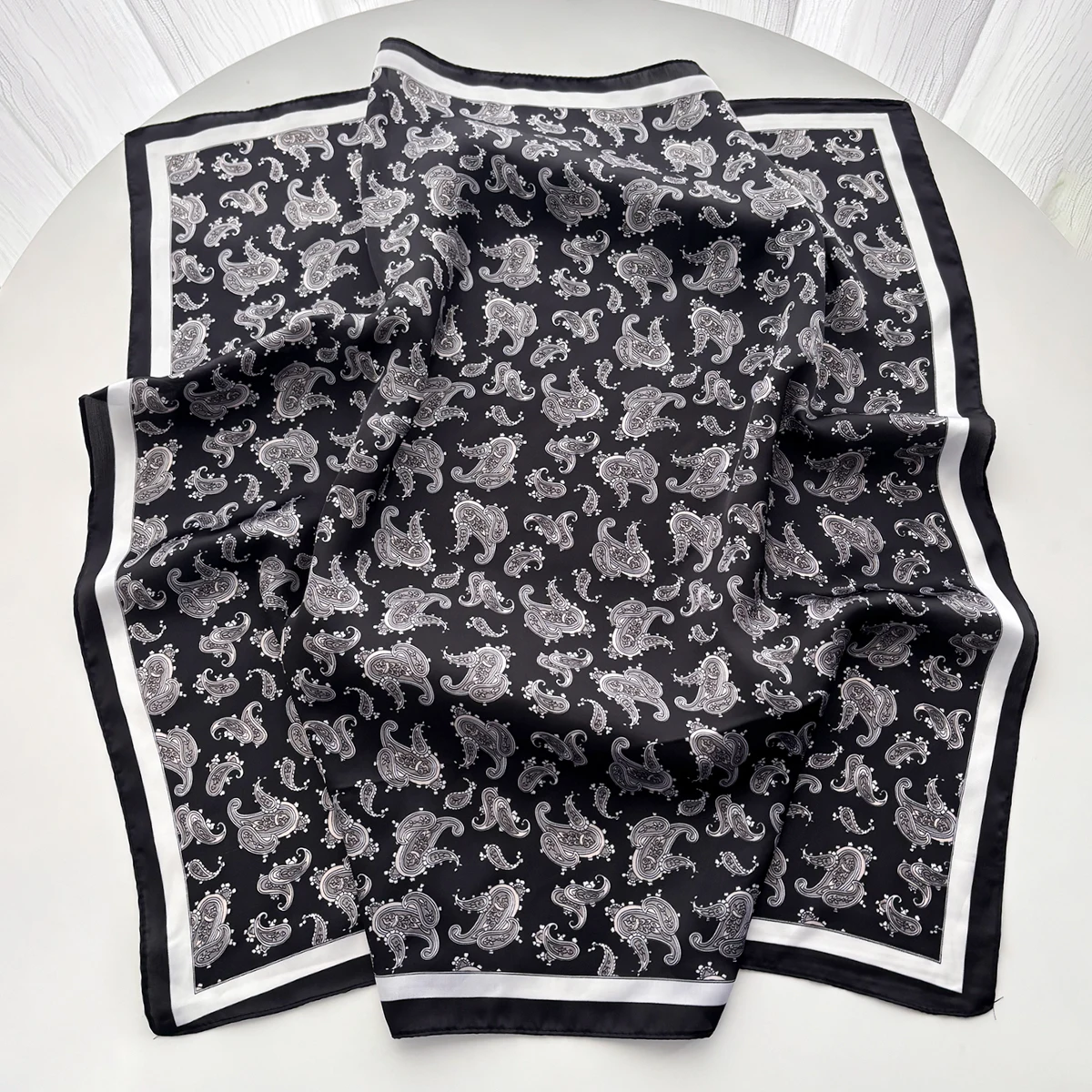 Luxuriöser Paisley-Druck Schal Damen Seidenimitat Halstücher Foulard Bandana Hijab Haarbänder Quadratische Schals Wickeltücher – Detail 5