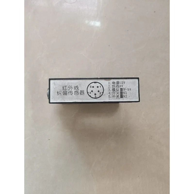 CR-1 Infrared Deviation Correction Sensor Used Visible Wear Untested Sold As-Is for Industrial Automation Systems