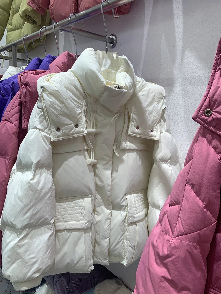 Chaqueta de plumón de pato blanco para mujer, abrigo de plumas con capucha, cuello corto, cálido, grueso, hebilla de cuerno, tendencia, invierno,