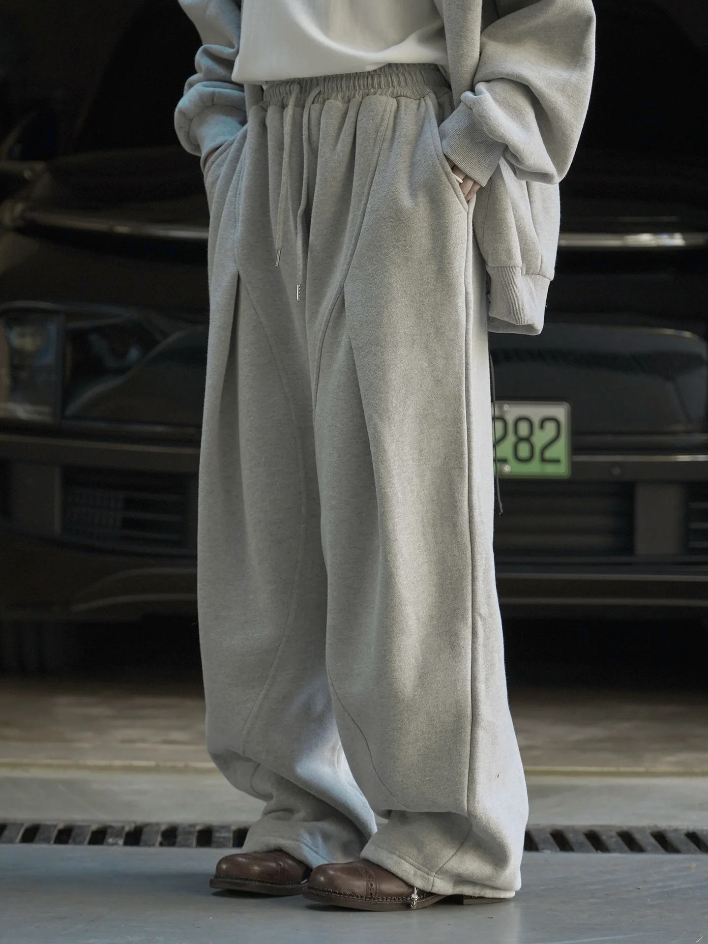 겨울 신상 한국 버전 심플한 신축성 있는 드로스트링 대칭 아치형 스플릿 캐주얼 팬츠 여성용 루즈 팬츠