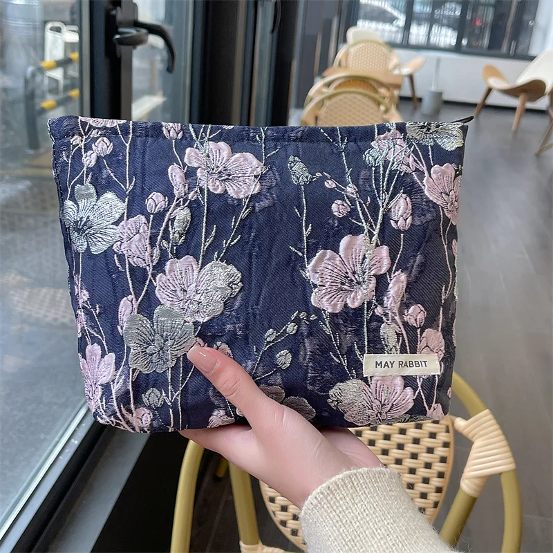 New Vintage Relief Flower High-quality Makeup Bag for Women Cosmetic Bag Large Capacity Canvas Makeup Pouch Travel Organizer