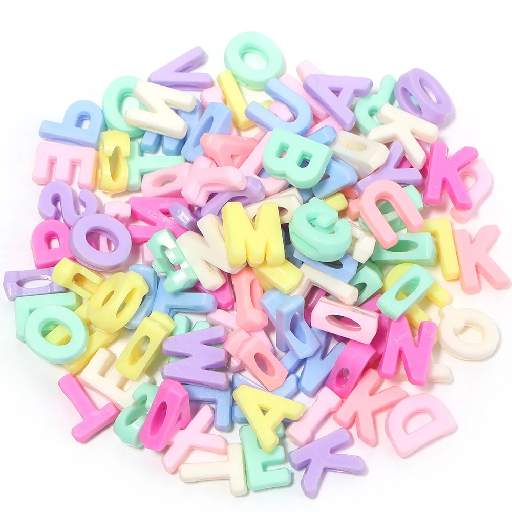 100/200 st Gemengde Acryl Kleur Hars Letter Platte Kralen Platte Gat Cartoon 26 Engelse Letter Kralen Kralen DIY Sieraden Accessoires