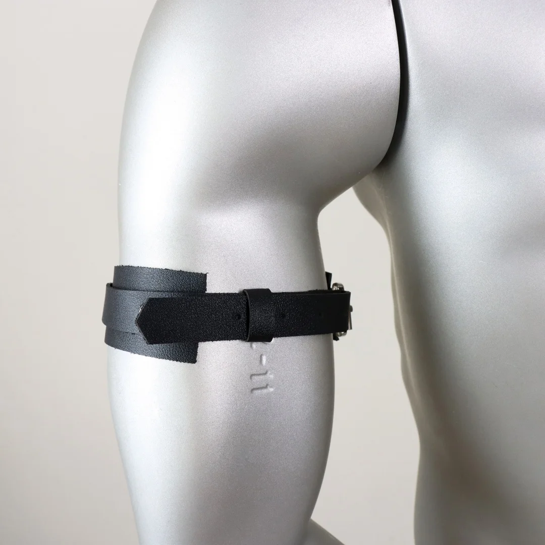 Oberarm-Armband aus schwarzem Leder für Herren, elastisch, verstellbares Armband, Herren-Arme, Geschirr, Gürtel, Kostüm für Nachtclub, Cosplay-Gürtel – Detail 5