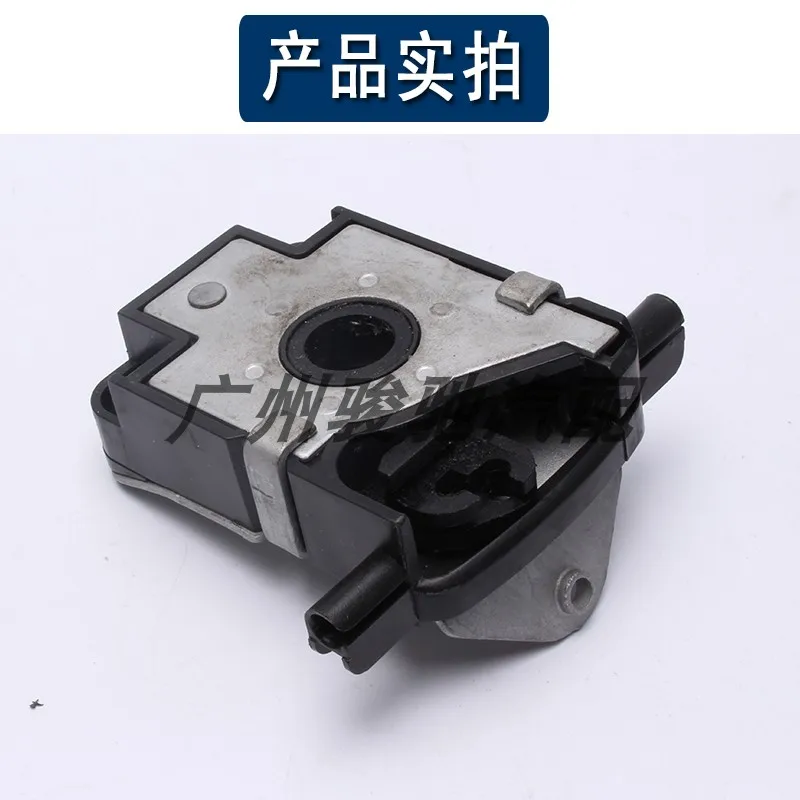 Applicable to BMW X5 front cover E53 hood X5 handle X5 lock hook lock block  spring  machine