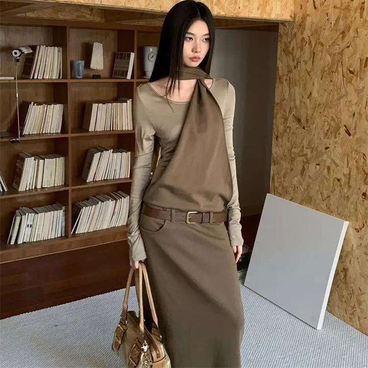 Primavera e outono novo estilo wasteland camada interna falso de duas peças manga longa halter pescoço cintura-concha longo marrom cinza vestido