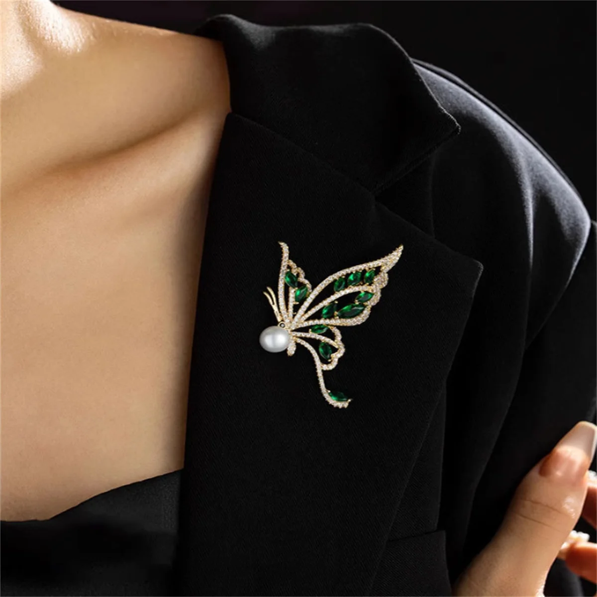 1Pc Retro Exquisite Butterfly Brooch Creative Elegant Insect Pin Charm Luxury Jewelry Accessories Party Birthday Gift Trend 2026