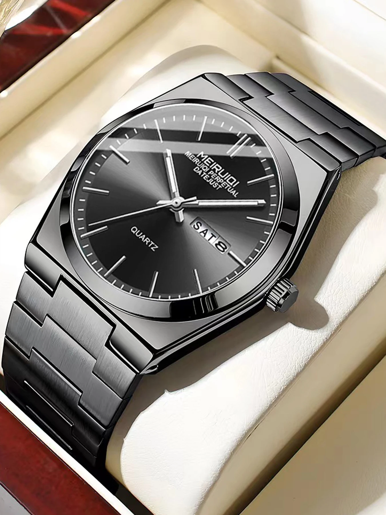 

A men's all black steel band with no numerical scale, a casual business quartz watch with a weekday dial