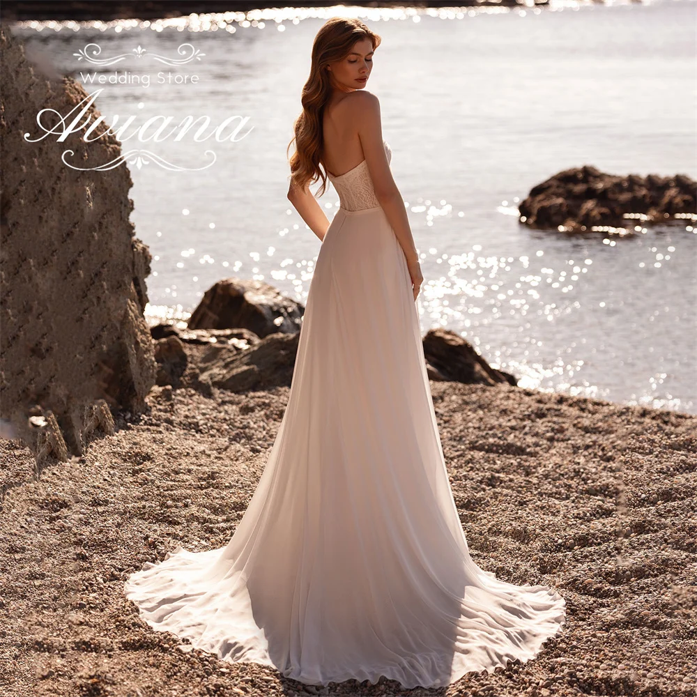 Aviana Maßgeschneidertes Brautkleid in A-Linie mit herzförmiger Spitze und Stickerei, rückenfrei, Sweep-Zug, hoher Schlitz, modern, trägerlos, ärmellos