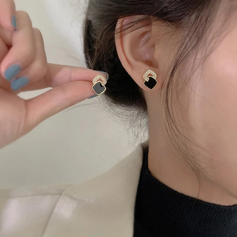 Classic Black Square Ear Stud Women's Fashion Shiny Rhinestone Earrings Hollow Geometric Ear Stud Wedding Bridal Accessories image 3
