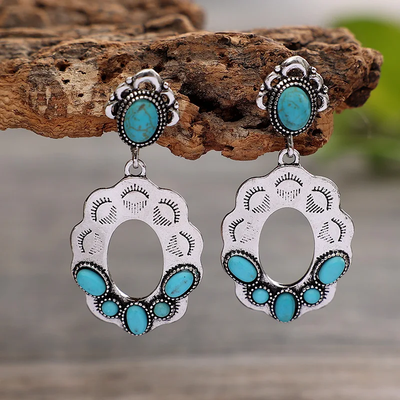 2 adet Vintage çiçek oyulmuştur geometrik Bohemian alaşım sahte turkuaz gümüş renk mavi Dangle küpe kadın parti balo hediye