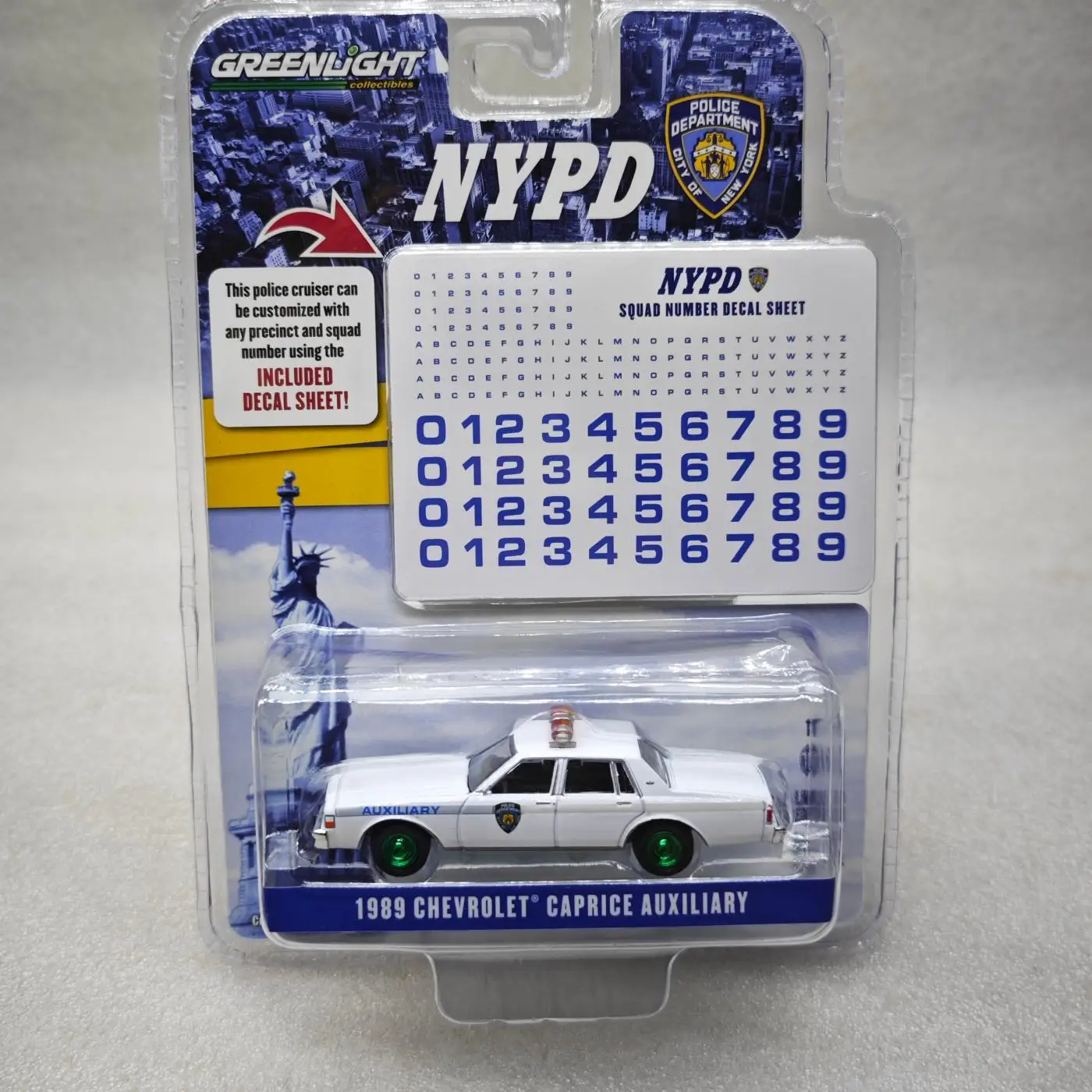 

1:64 Green Light Heat Tracking 1989 Chevrolet Caprice Child Boy Birthday Gift Children's Simulation Car Toy Car Small Gift