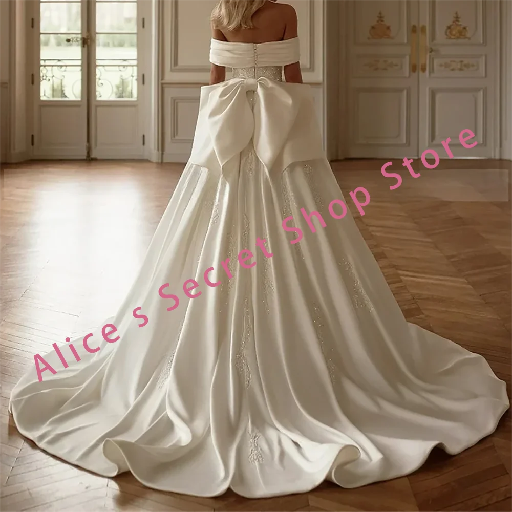 คลาสสิกปิดไหล่จีบโบว์ A-Line เจ้าสาวชุดแต่งงานชุดเจ้าสาวที่กําหนดเอง