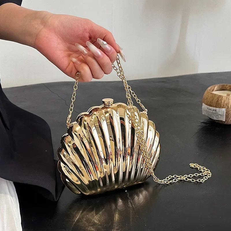 Evening Bags Shell Shape Women Clutch Bags 2024 New Wedding Bridal Handbag Pearl Beaded Fashion Shell Chain Party Bags