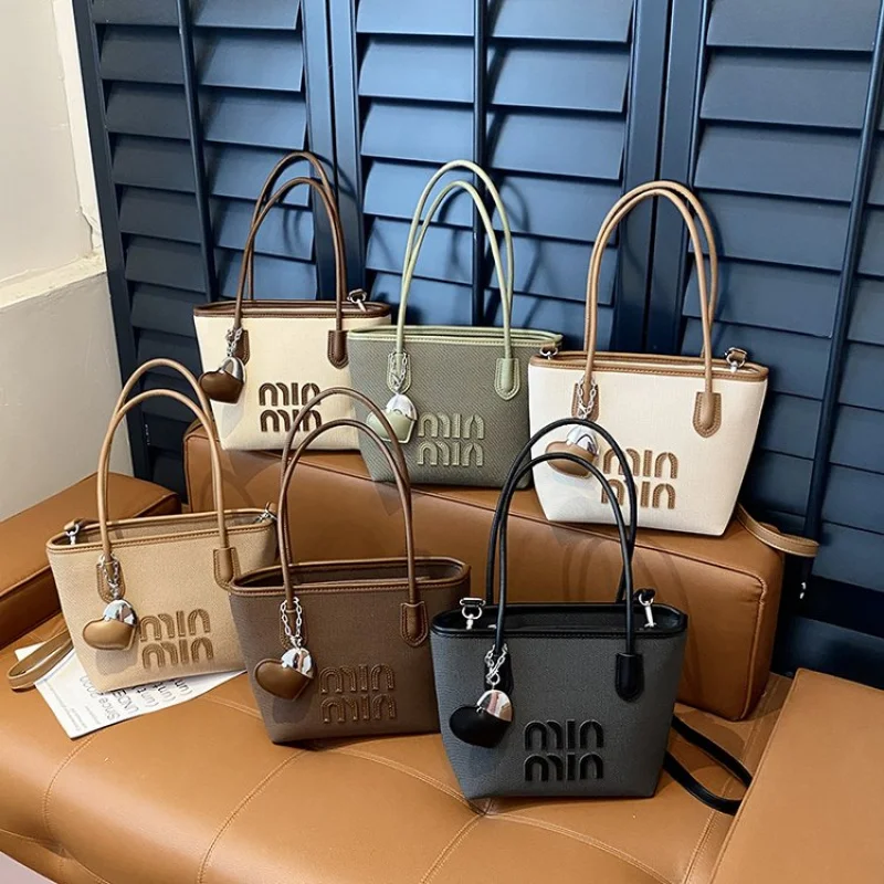 

Classic Parisian Style Leather Shoulder Bag For Women With Timeless Silhouette And Elegant Look