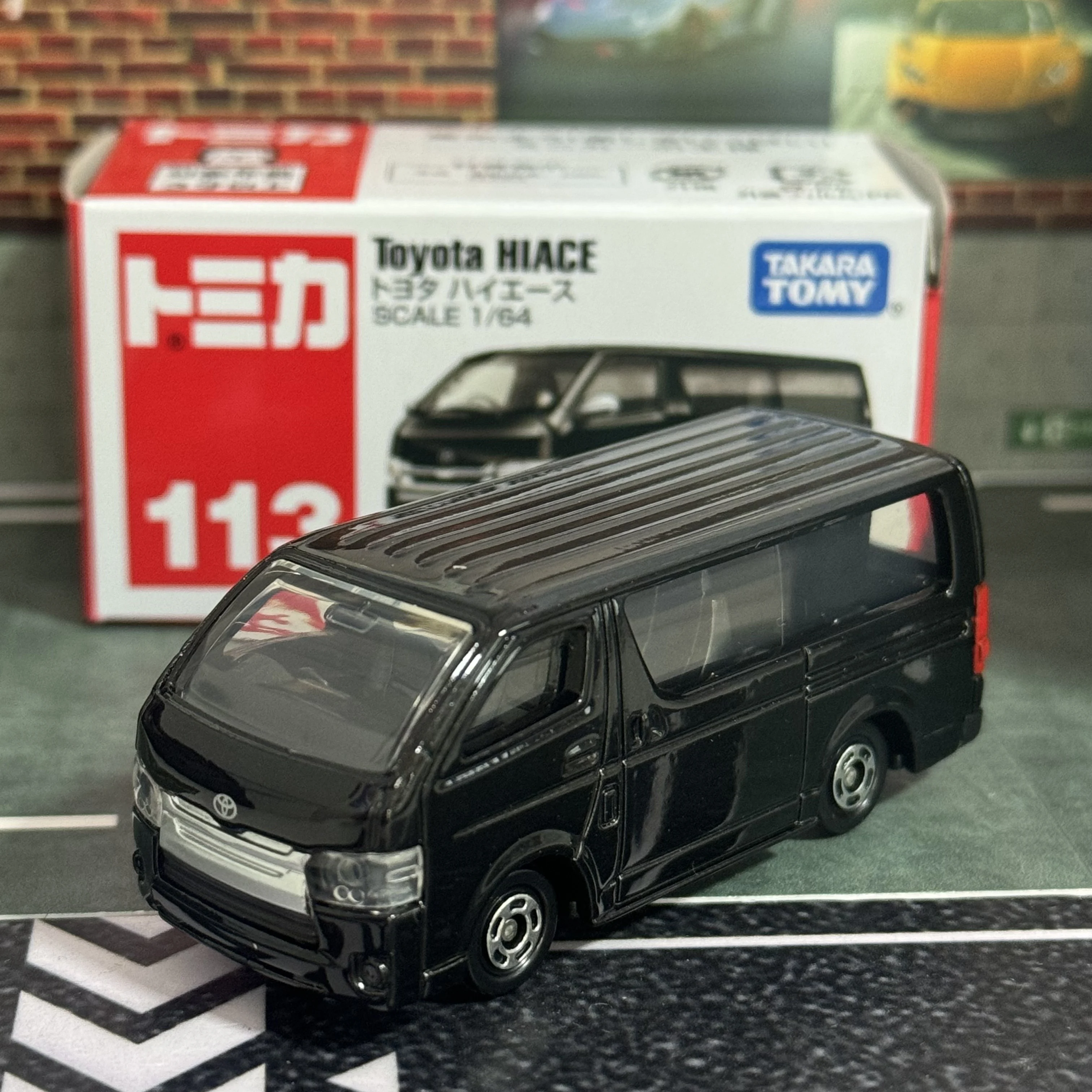 Original Takara Tomy Tomica No.113 Toyota HiAce 1/64 Diecast Alloy