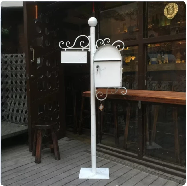 Retro Wrought Iron Letter Box – Floor-to-Ceiling Locked Outdoor Rainproof Villa Decoration Mailbox