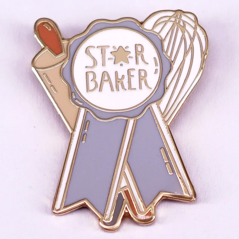 1 Stück "Star Baker" Auszeichnungs-Emaille-Anstecknadel, Niedliche Backthema-Brosche, Pastellfarbener Schneebesen & Teigroller Reversnadel für Bäcker und Feinschmecker