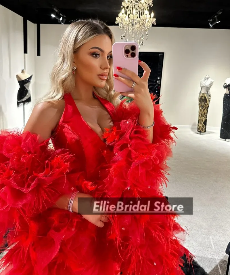 فساتين سهرة حمراء مثيرة مع ريش ملفوف ورقبة على شكل V حورية البحر العربية لحفلات الزفاف وحفلات الاستقبال بدون ظهر فساتين حفلات مخصصة
