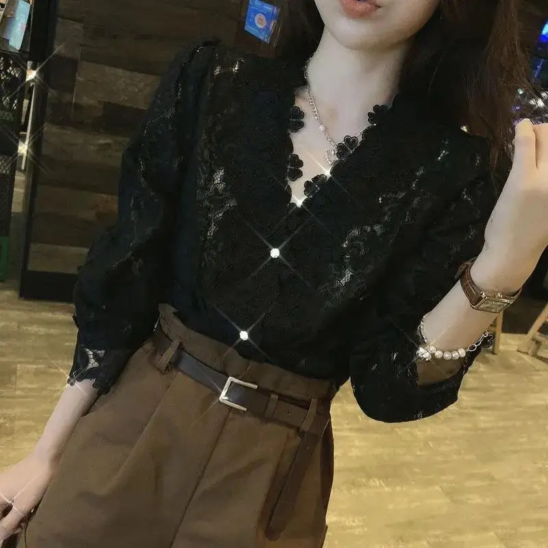 قاعدة من الدانتيل للملابس الداخلية النسائية للربيع والخريف، بلوزة مجوفة عصرية فضفاضة بأكمام طويلة ورقبة على شكل حرف V #3