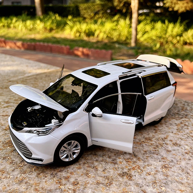 1:18 Sienna MPV Alloy Car Model Diecasts Metal Commercial Car Vehicles Model High Simulation Collection Kids Toy Gift Decoration