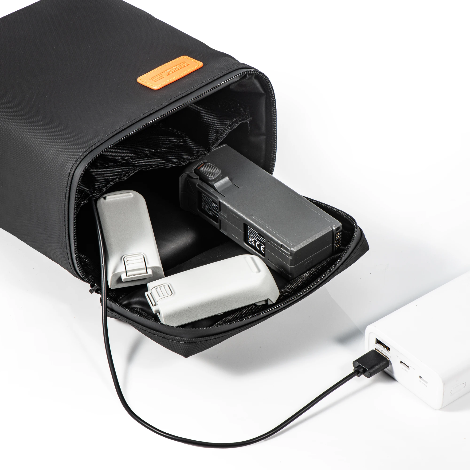 

Чехол-термос STARTRC для зимнего хранения аккумуляторов дронов DJI и авиамоделей