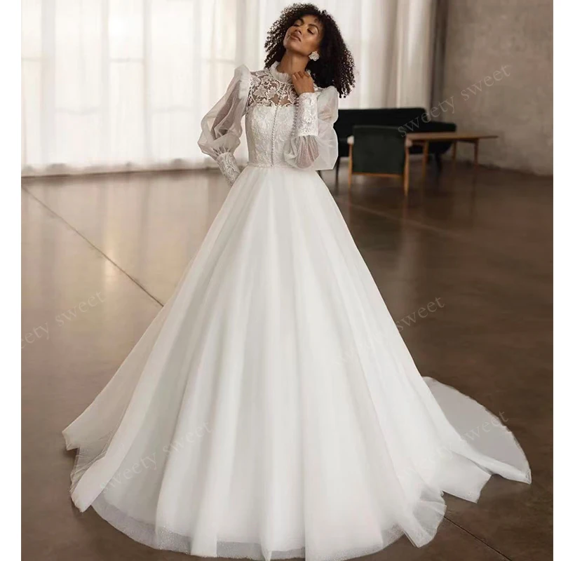 エレガントなウェディングドレス サテン 刺繍レース付き Aライン ボールガウン フルスリーブ Oネック カスタマイズされた花嫁ボタン Vestido De Novia