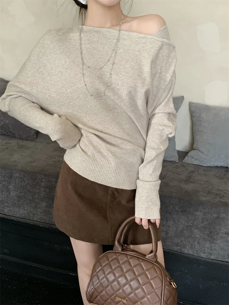 

Autumn Winter Slant Neck Long Sleeve Knitted Shirt for Women's New Fashion White Bat Sleeve Hoodie Sweater Top S271