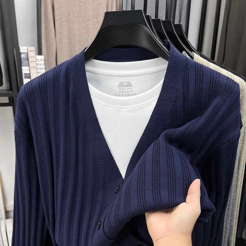 Trend luxury V-neck knitted cardigan men's autumn new solid color jacquard high-quality comfort casual button sweater shawl coat