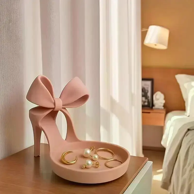 حامل مجوهرات بكعب عالٍ مطبوع ثلاثي الأبعاد - صينية مجوهرات أنيقة على شكل حذاء مع زخرفة على شكل فيونكة وحامل حلقة ووظيفة تخزين