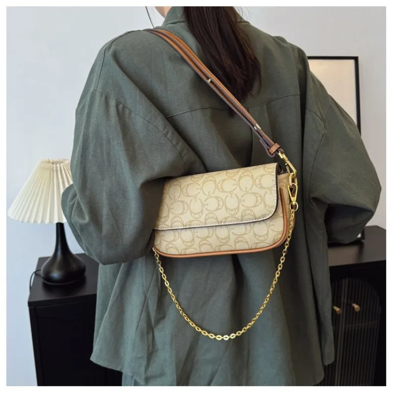 

Ladies Versatile Handbag, Underarm Shoulder Bag for Work, Travel, or School, Featuring Retro Printing Design