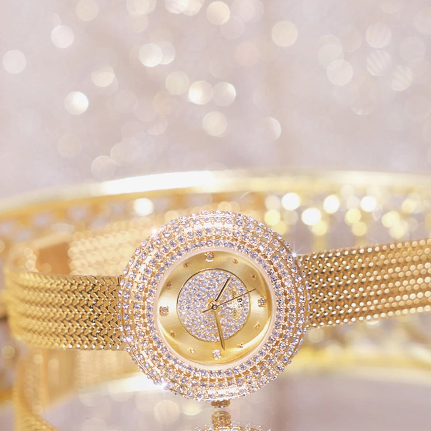 ساعات فاخرة للنساء الماس الهاتفي كوارتز ساعة اليد موضة فستان أنيق السيدات ساعة حزام القمح الذهبي ساعة كلاسيكية 2025