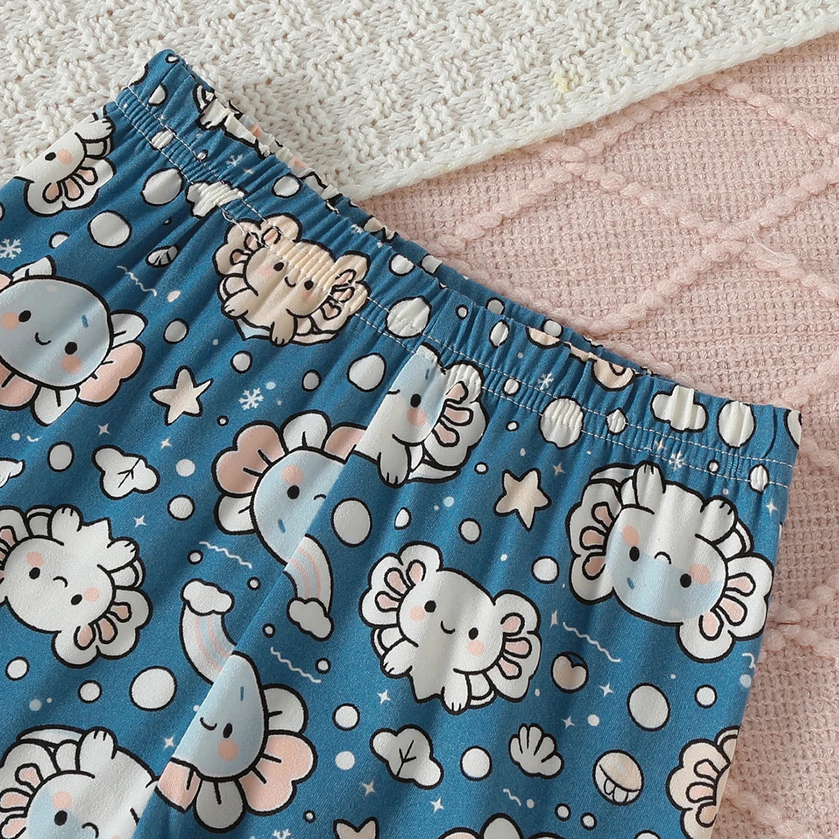 2-teiliges Set aus warmer, mit niedlichen Cartoon-Motiven bedruckter Unterwäsche für Herbst und Winter. Rundhals-Schlafanzug für Jungen und Mädchen. – Detail 9