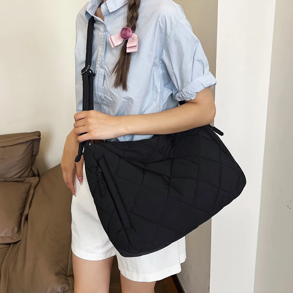 Quilted Large Capacity Single Shoulder Crossbody Bag Women's New Cotton Bag Casual Lightweight New Pleated Fashion Commuter Tote image 6