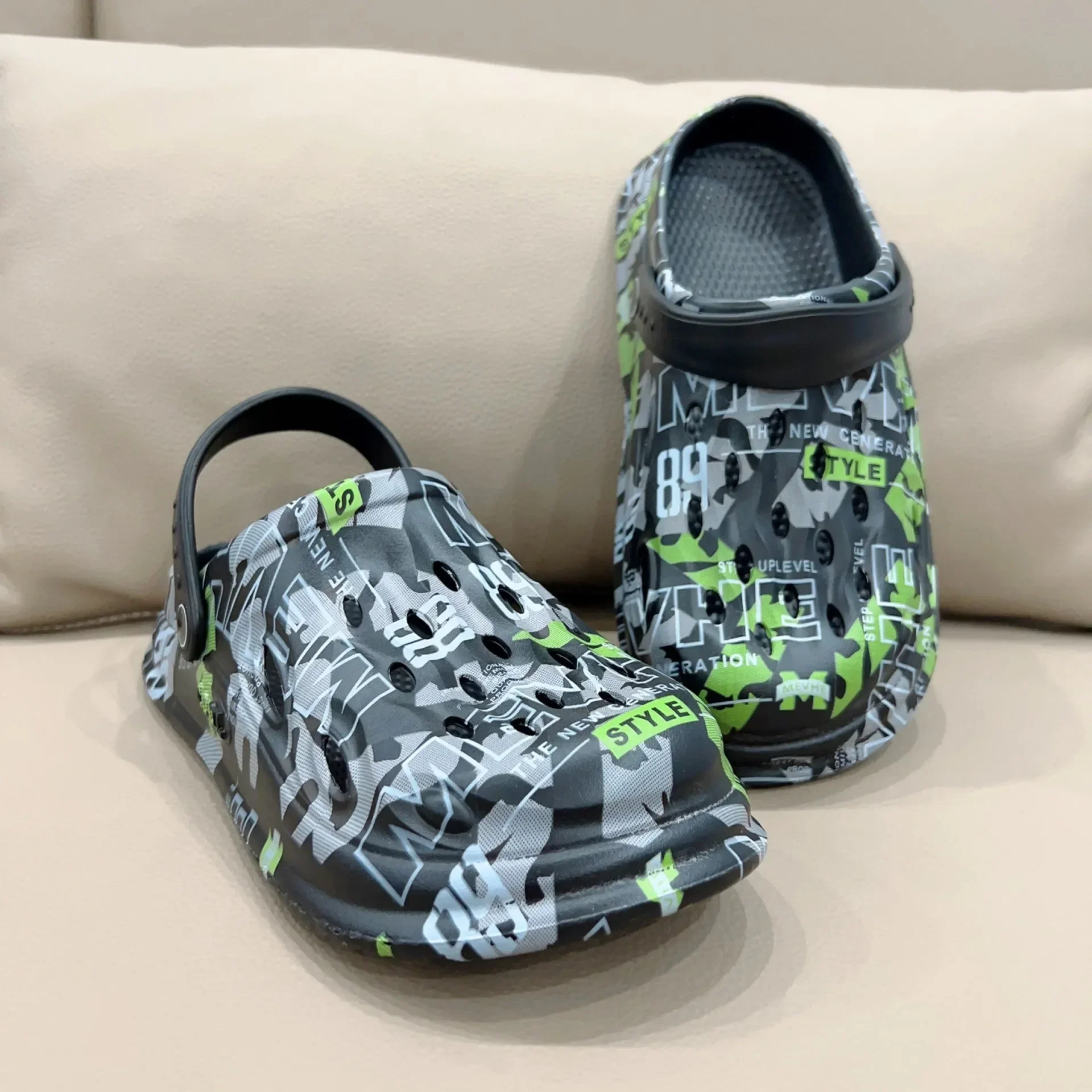 

Новые мужские шлепанцы больших размеров (до 49) для лета, уличные, с толстой подошвой, нескользящие, пляжные, повседневные сандалии, мягкие тапочки из ЭВА, садовые сабо